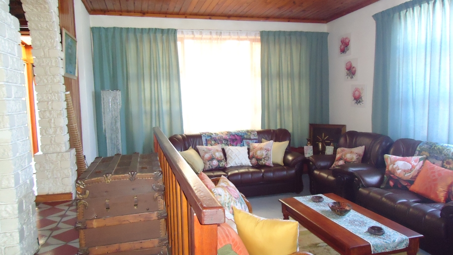 4 Bedroom Property for Sale in Pineview Western Cape